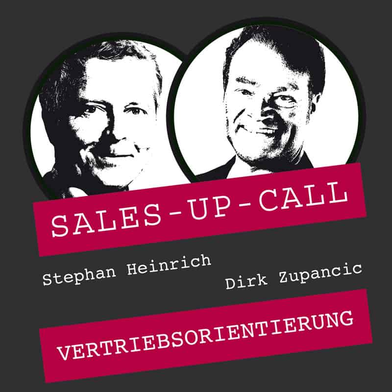 Zwei Männer mit einem Verkaufsaufruf, der Vertriebsorientierung demonstriert.