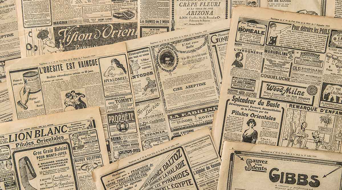 Eine Sammlung alter Zeitungsseiten – Symbolbild für den Wandel von Marketing 1.0 zu Marketing 4.0