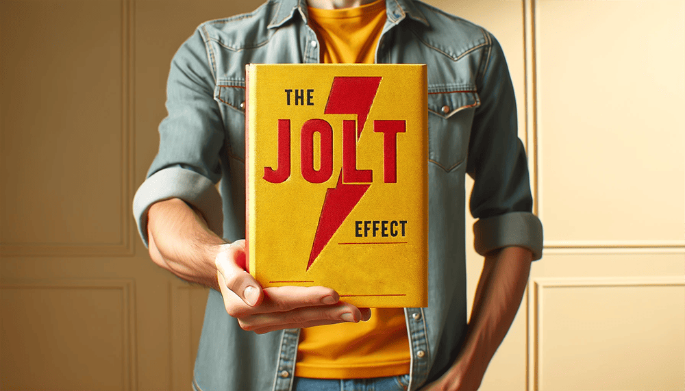 Eine Person zeigt das Buch 'JOLT-Effekt'.